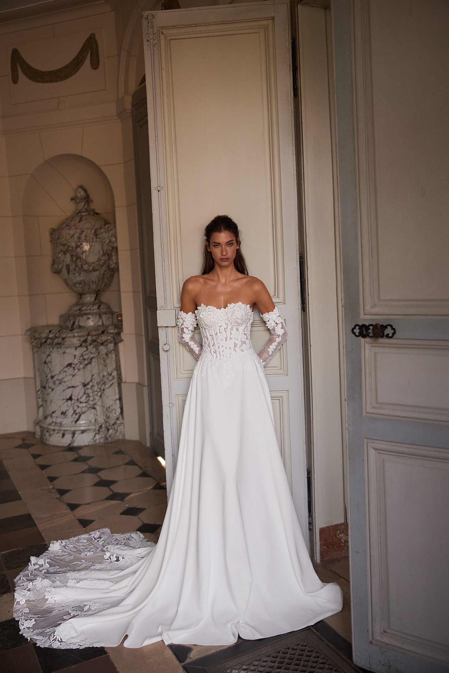 Mirella 579
