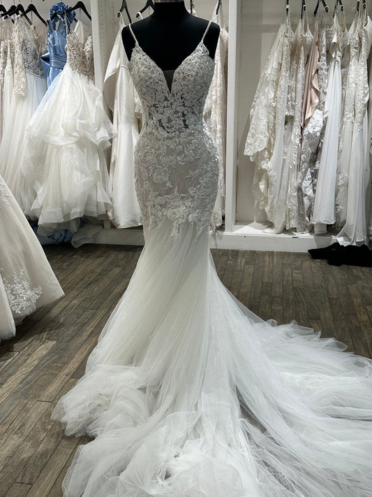 Y12236 Dakota by Sophia Tolli
