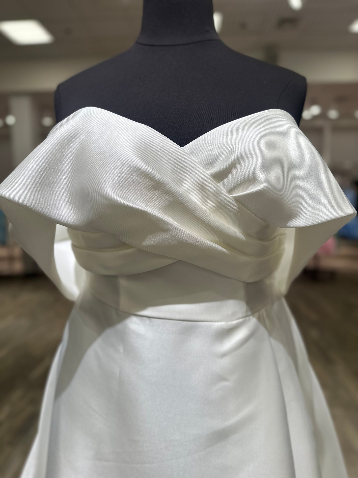 T112 Chic Off-the-Shoulder Wedding Dress with Slit