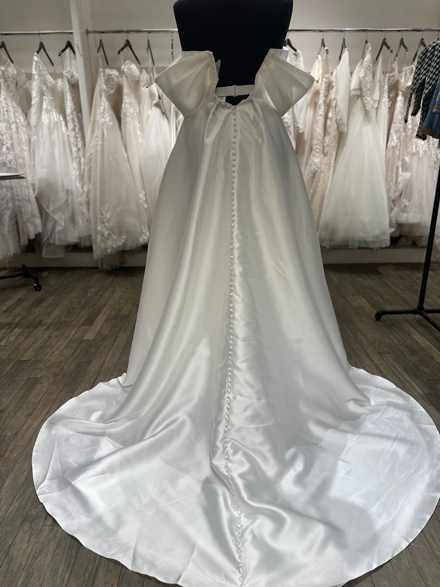 T112 Chic Off-the-Shoulder Wedding Dress with Slit
