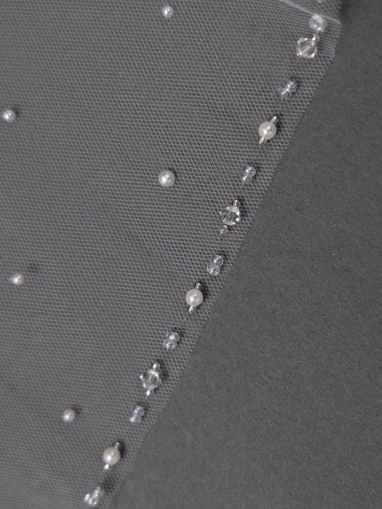 4679V Fingertip Length Beaded Bridal Veil with Bicon Crystal & Pearl Edge & Scattered Pearls