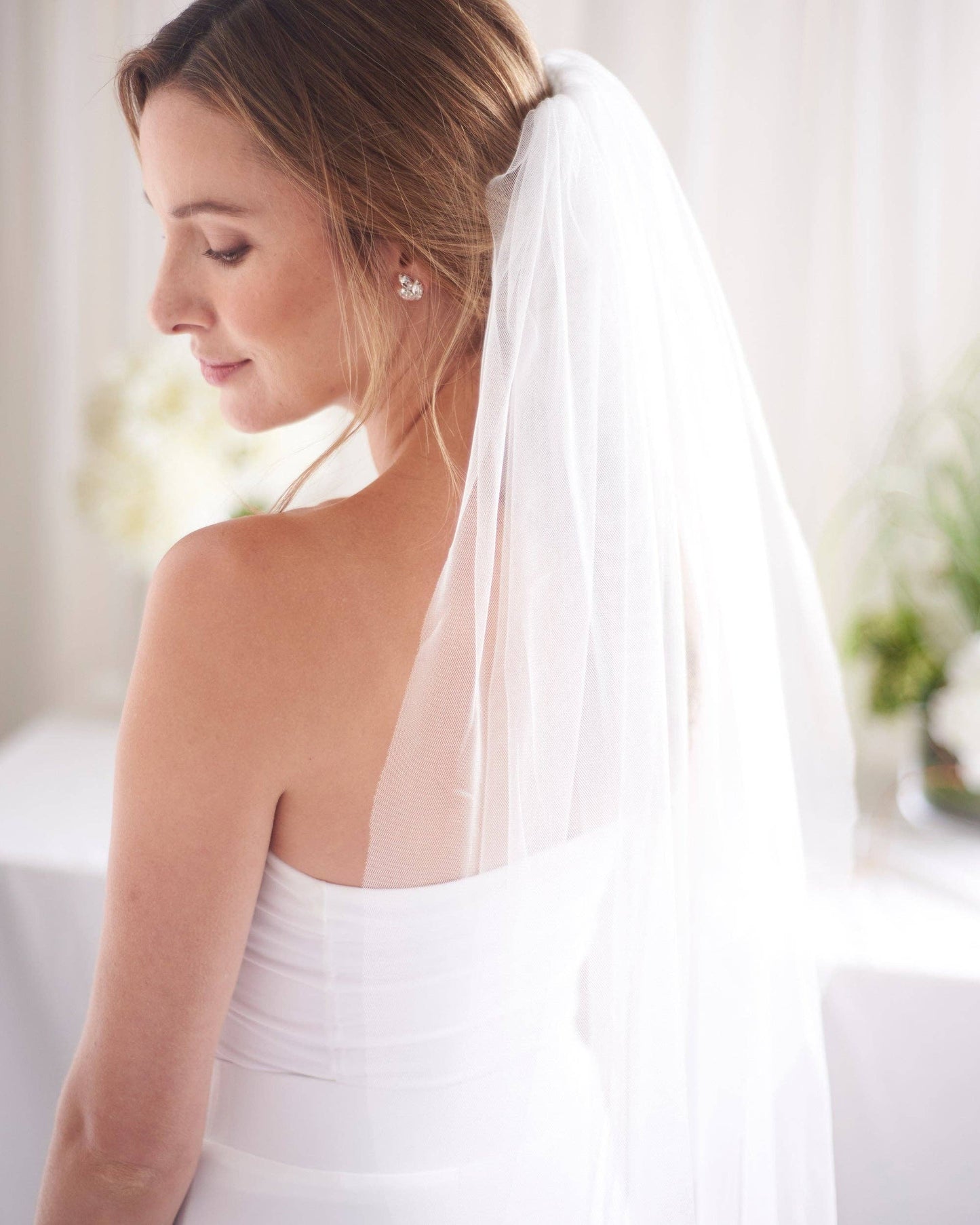 5097 Mila Shimmer Veil: Fingertip - 36 inches, Ivory Discontinued 6/16/2025