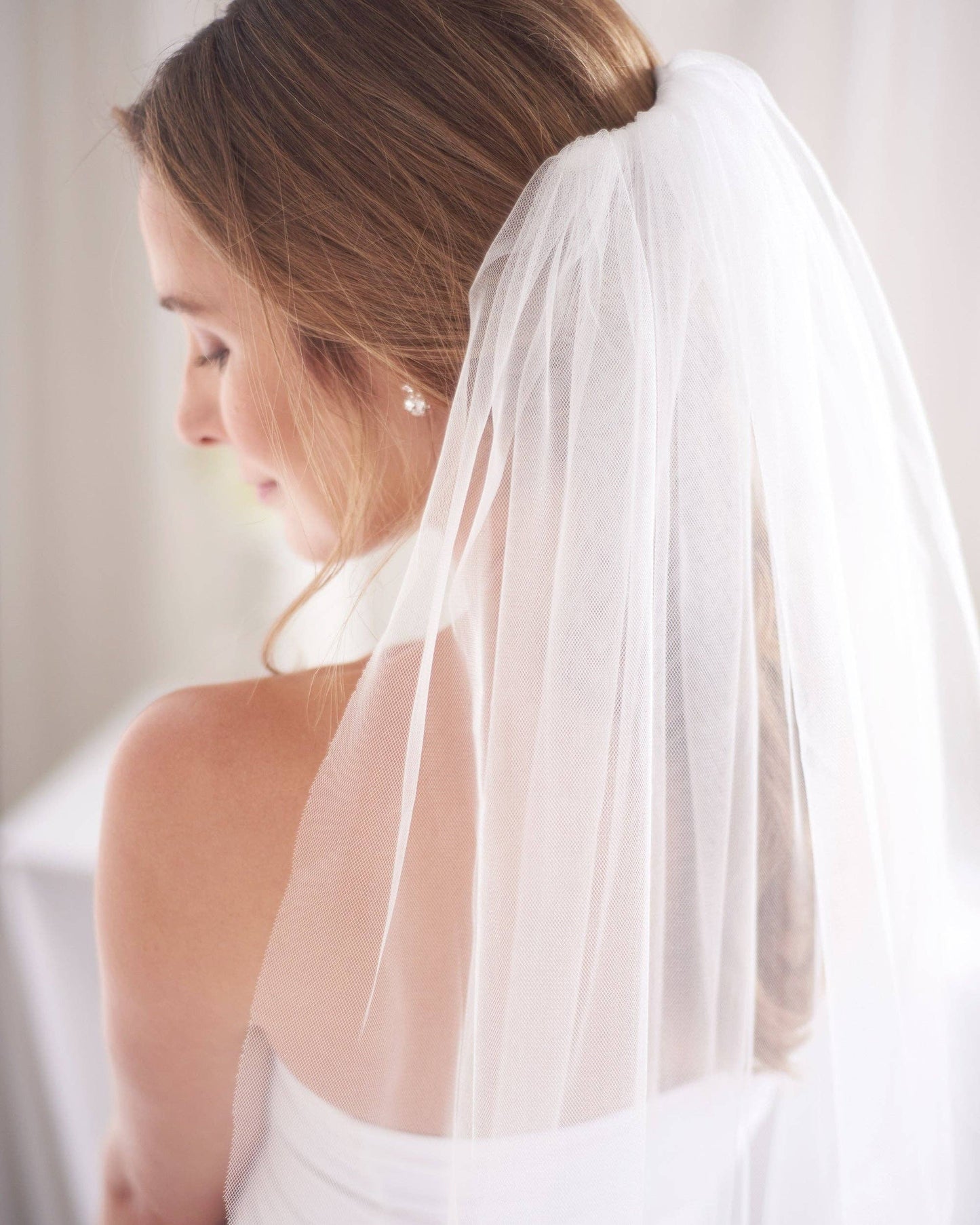 5097 Mila Shimmer Veil: Fingertip - 36 inches, Ivory Discontinued 6/16/2025